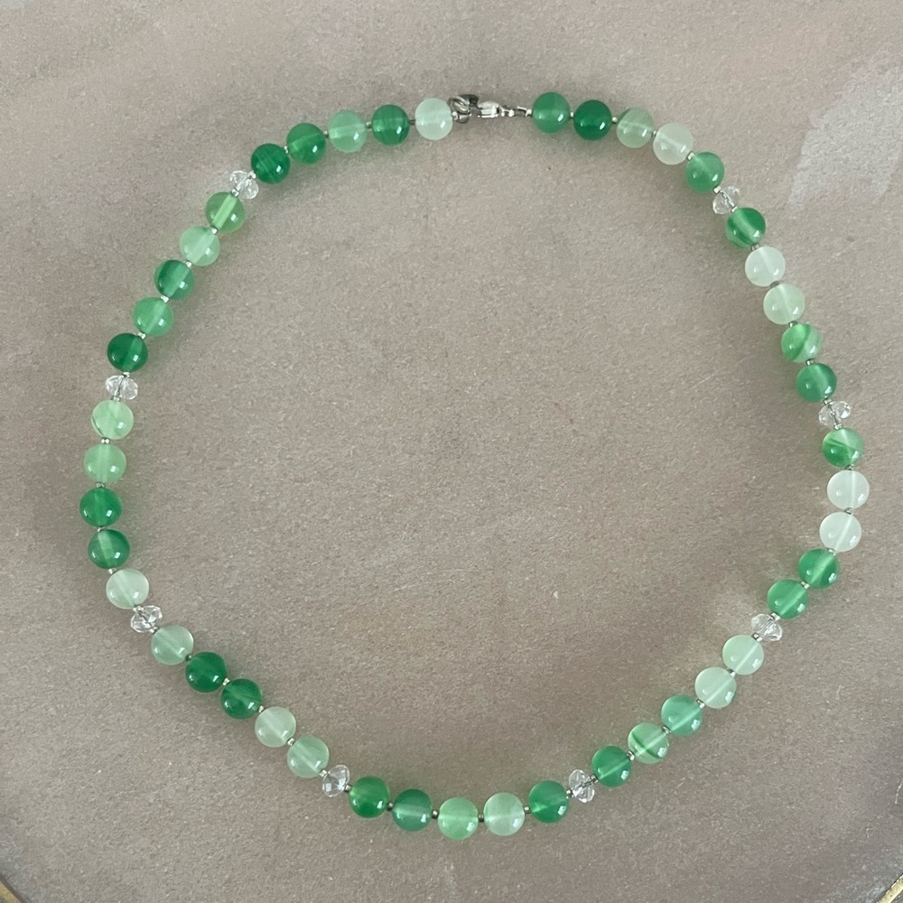 🍀 Elegant Green and Silver Beaded Necklace 🍀
